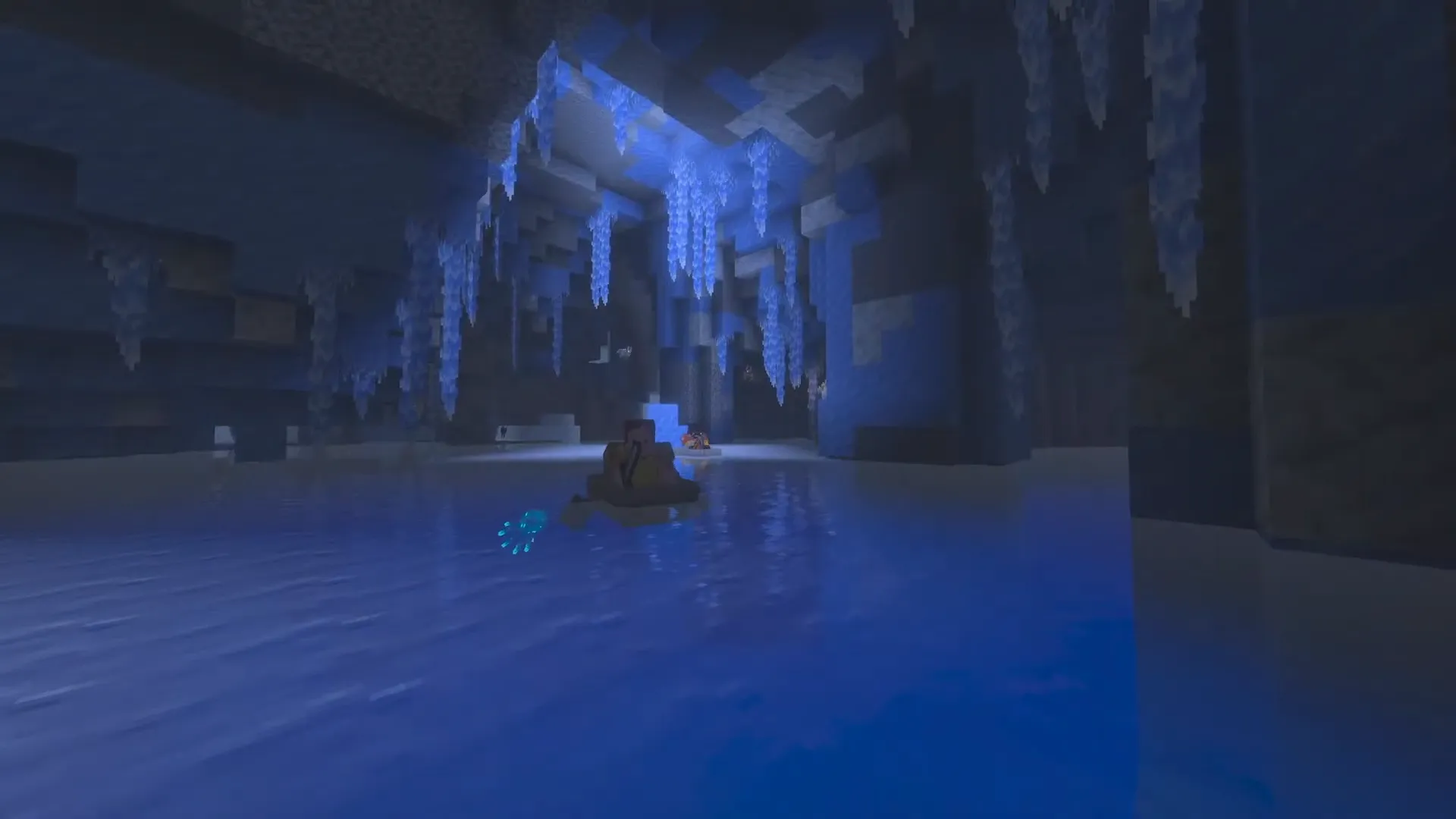 Bateau dans des Ice Caves inondées avec cristaux de glace lumineux et glow squid